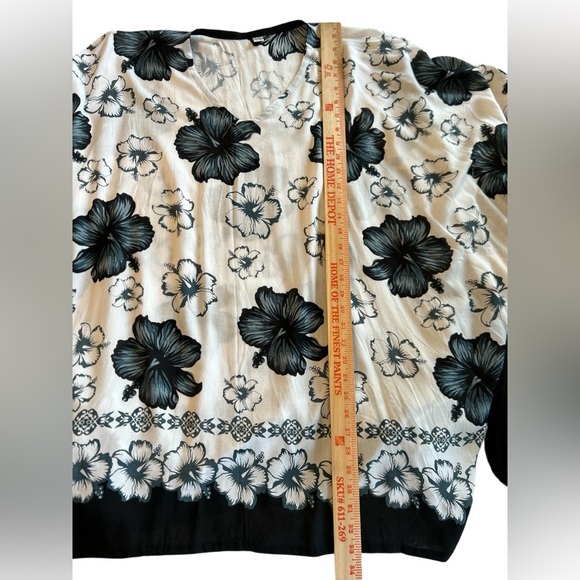 NWOT V-Neck Hibiscus Floral Kaftan from Indonesia One Size Medium - 3X Read Info - Picture 7 of 9
